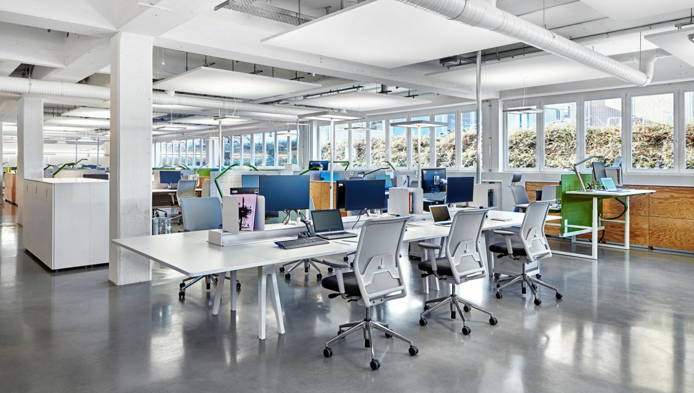 Doanh nghiệp nên mua hay nên thuê văn phòng làm việc?